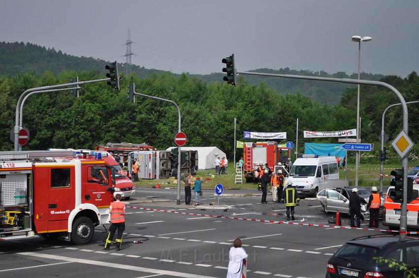 Schwerer Unfall mit Reisebus Lohmar Donrather Dreieck P156.JPG